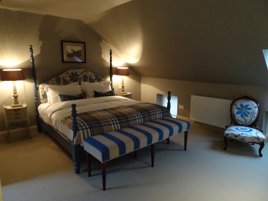 The Loch Lomond Arms Hotel Luss Room photo